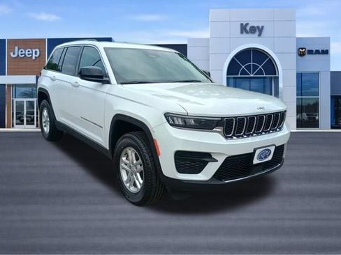Used 2023 Jeep Grand Cherokee Laredo w/ Luxury Tech Group I AWD/4WD image 8
