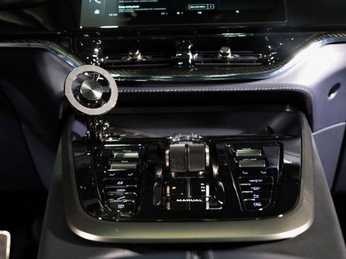 Used 2025 Aston Martin DBX 707 image 28