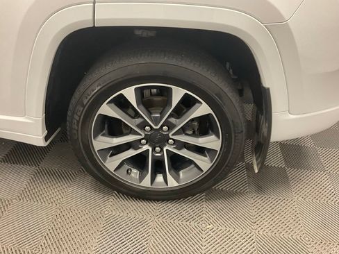 Used 2023 Jeep Grand Cherokee Overland w/ Luxury Tech Group IV AWD/4WD image 7