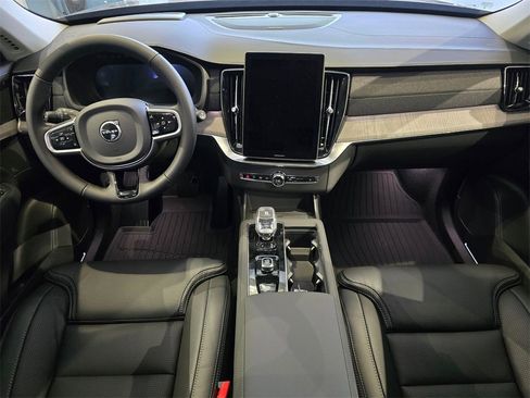 New 2026 Volvo XC90 B6 Ultra w/ Protection Package image 17