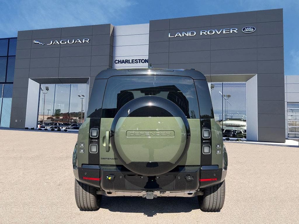 New 2026 Land Rover Defender 110 X-Dynamic SE AWD/4WD image 4