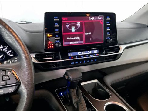 Used 2022 Toyota Sienna LE image 6