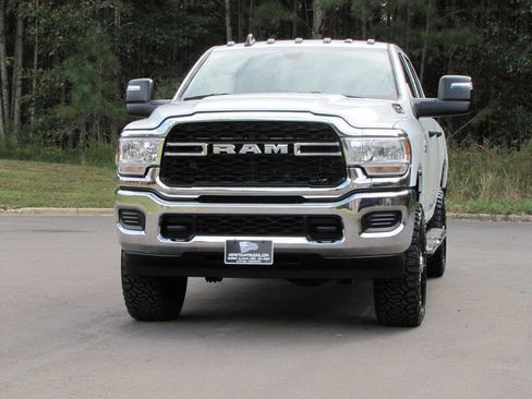 Used 2023 RAM 2500 Tradesman w/ Chrome Appearance Group image 9
