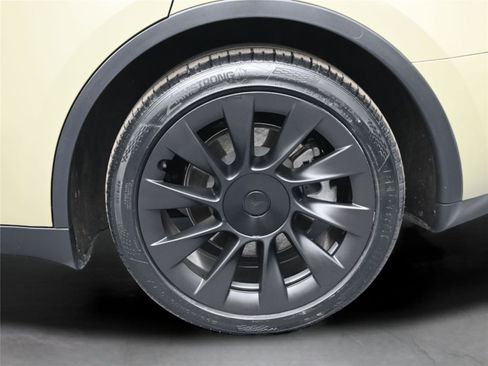 Used 2021 Tesla Model Y Long Range image 12
