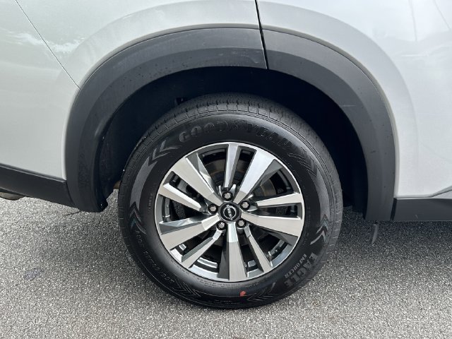 Certified 2025 Nissan Pathfinder SL FWD image 19