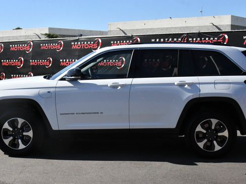 Used 2023 Jeep Grand Cherokee 4WD 4xe image 4