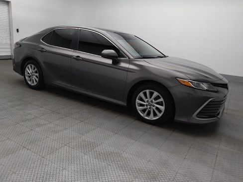 Used 2022 Toyota Camry LE FWD image 11