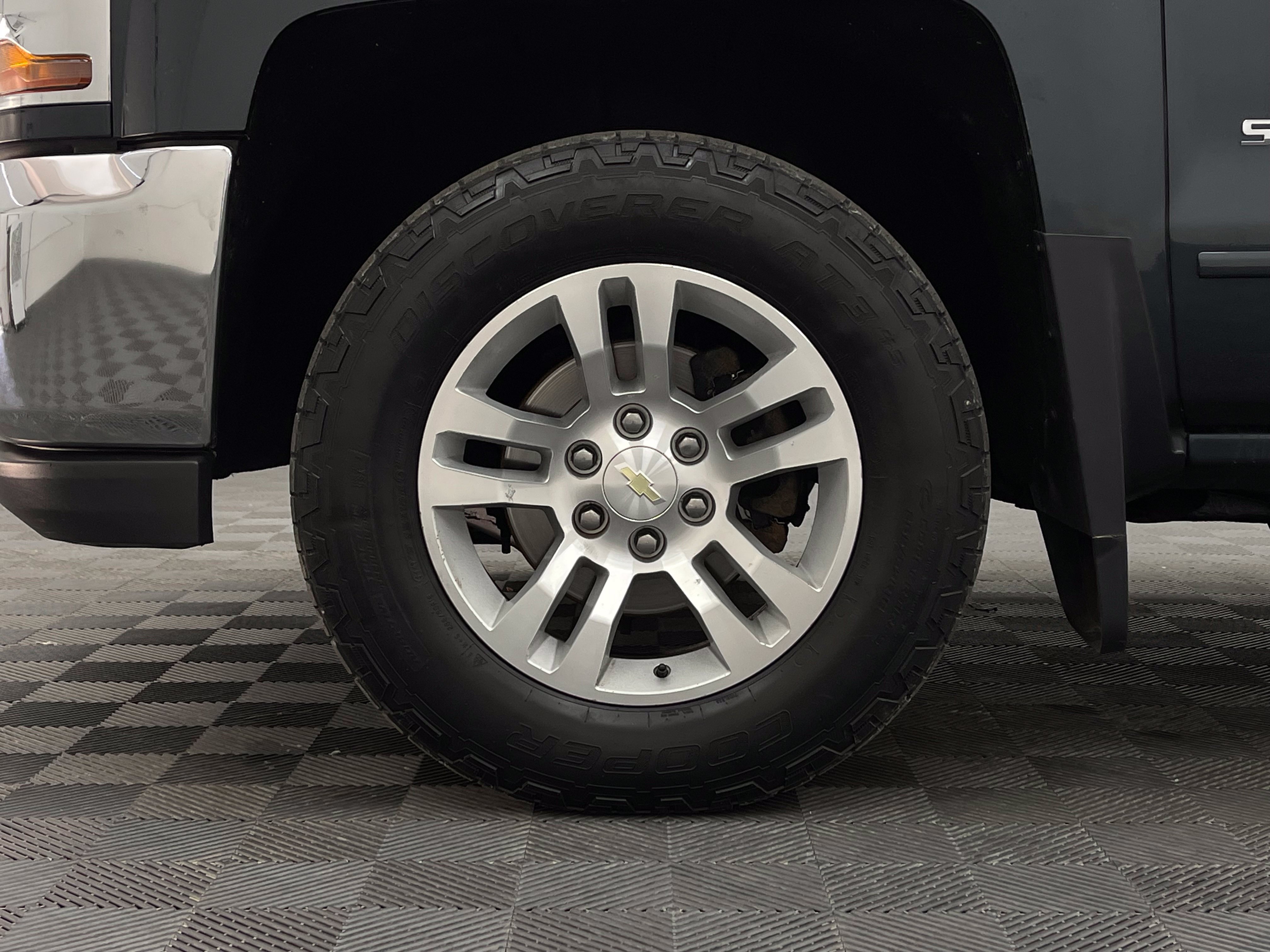 Used 2017 Chevrolet Silverado 1500 LT w/ All Star Edition AWD/4WD image 13