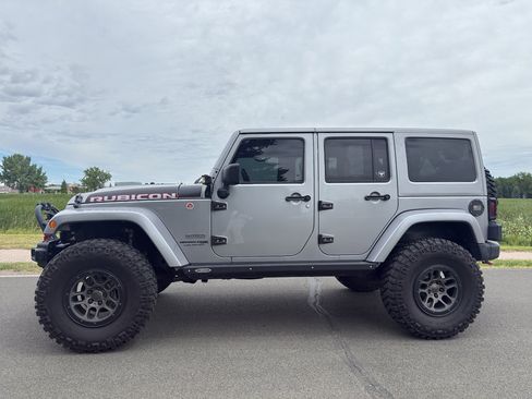 Used 2018 Jeep Wrangler Unlimited Rubicon w/ Dual Top Group image 2