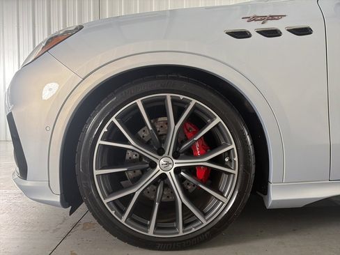 Used 2023 Maserati Grecale Trofeo image 4