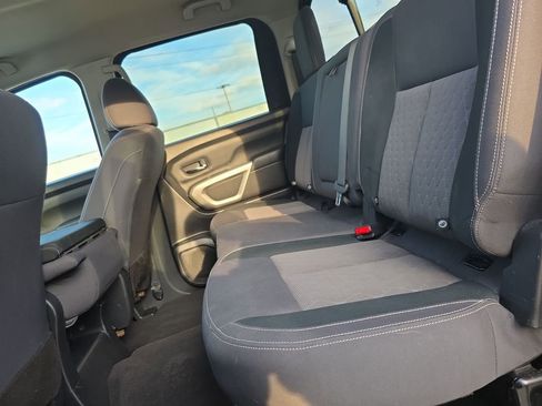 Used 2022 Nissan Titan SV image 16