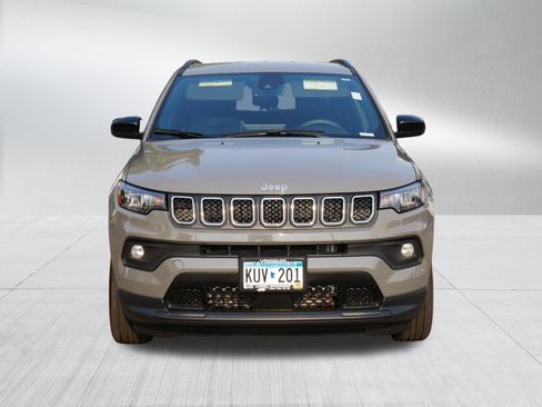 Used 2023 Jeep Compass Latitude AWD/4WD image 2