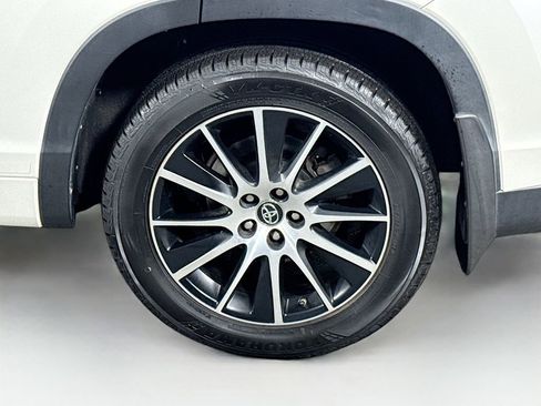 Certified 2018 Toyota Highlander SE image 11