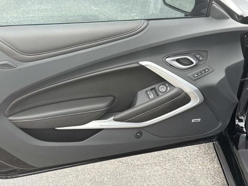 Used 2022 Chevrolet Camaro LT RWD image 9