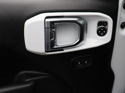 Used 2025 Jeep Gladiator Sport image 16