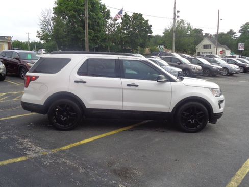 Used 2018 Ford Explorer Sport w/ Equipment Group 401A AWD/4WD image 17