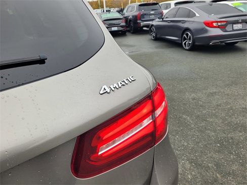 Used 2019 Mercedes-Benz GLC 300 4MATIC image 7