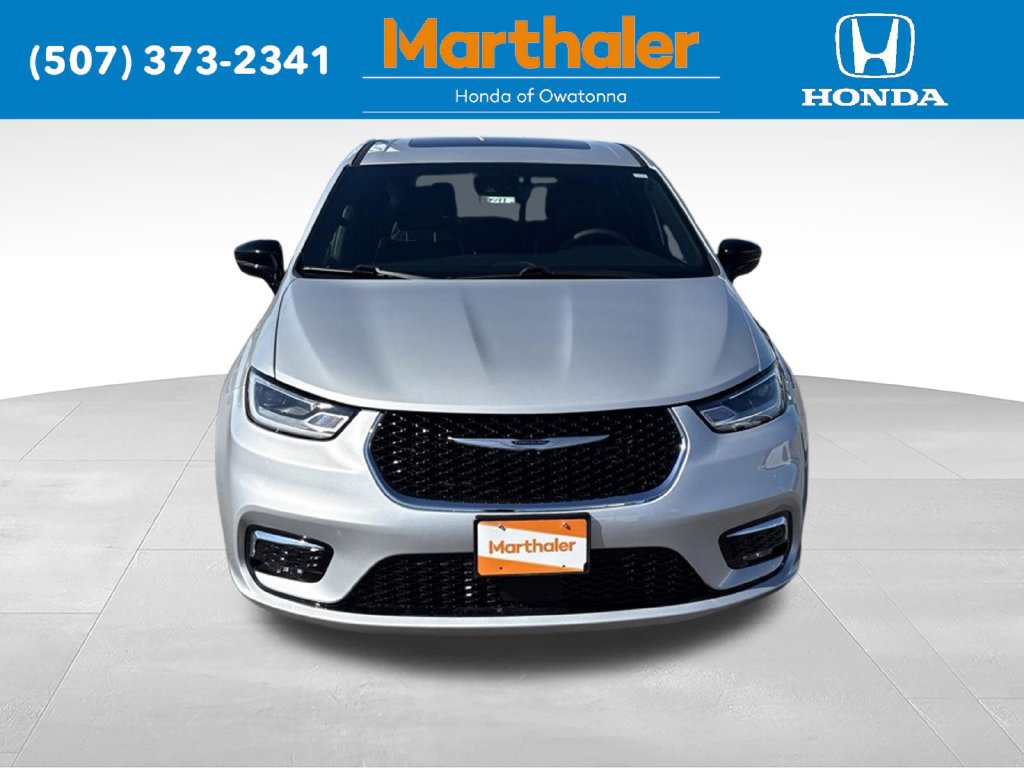 Used 2026 Chrysler Pacifica Limited FWD image 8