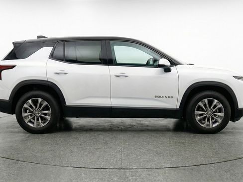 Used 2025 Chevrolet Equinox LT image 11