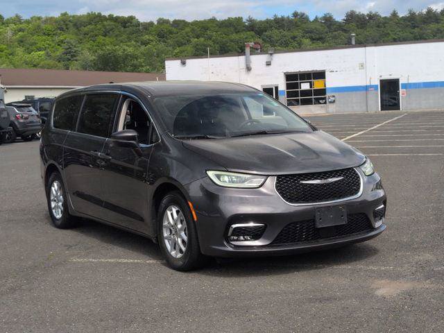 Certified 2023 Chrysler Pacifica Touring-L FWD image 3