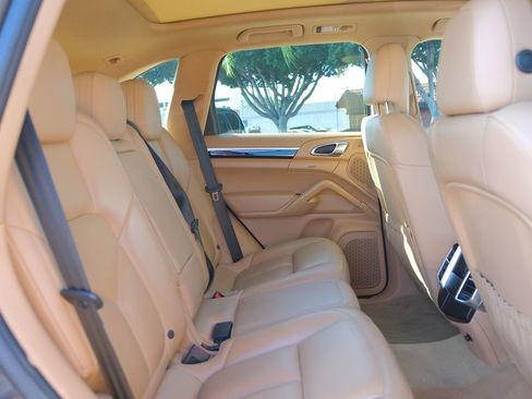 Used 2015 Porsche Cayenne S image 34