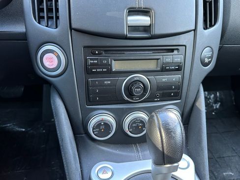 Used 2014 Nissan 370Z Roadster RWD image 28