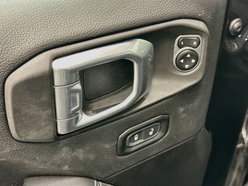 Used 2023 Jeep Wrangler Sahara AWD/4WD image 15