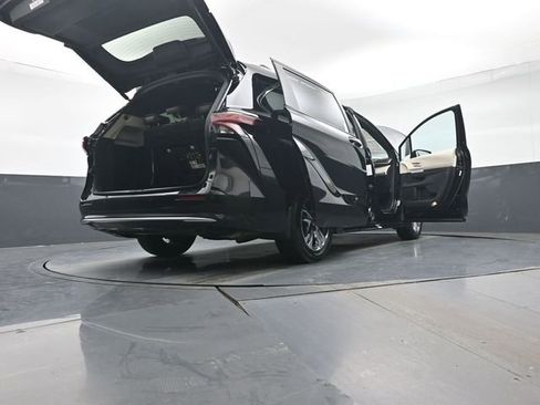 Certified 2024 Toyota Sienna Platinum image 61