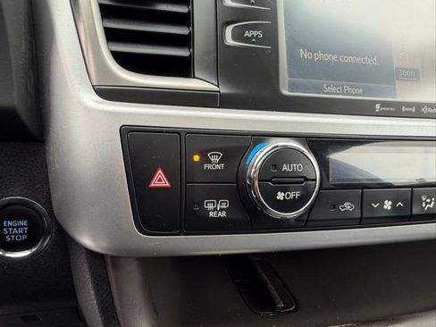 Used 2017 Toyota Highlander XLE image 23