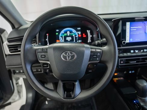 Used 2025 Toyota Camry LE image 27