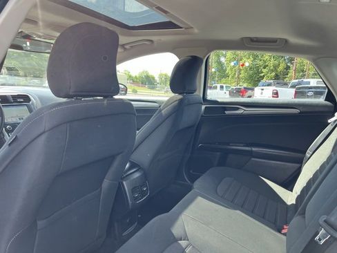 Used 2019 Ford Fusion SE image 28