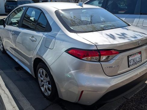 Used 2025 Toyota Corolla LE FWD image 2