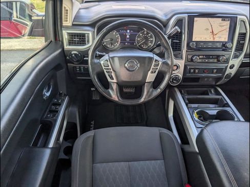 Used 2020 Nissan Titan SV w/ SV Convenience Package image 8