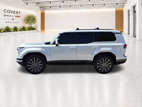 Used 2025 Lexus GX 550 w/ Accessory Package (Z1) AWD/4WD image 8