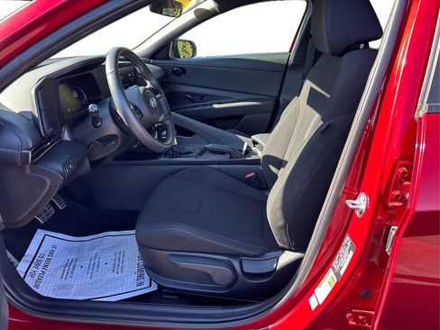 Certified 2025 Hyundai Elantra Sport image 9