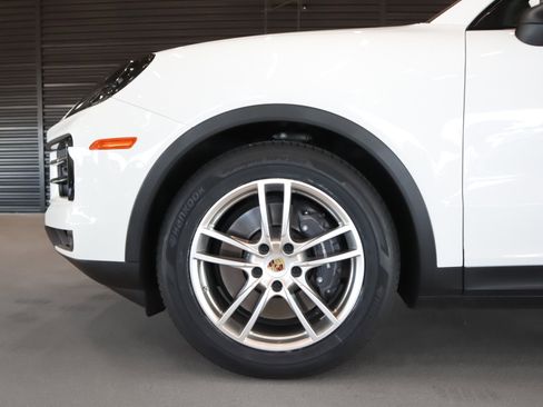 Certified 2024 Porsche Cayenne AWD/4WD image 27