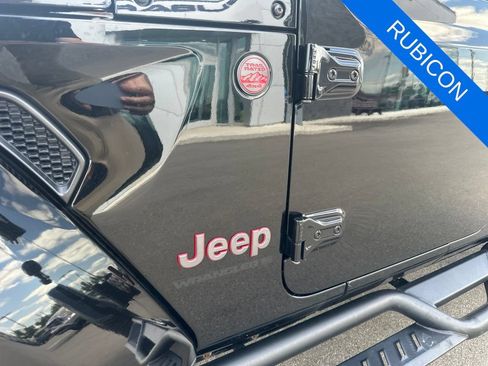 Used 2023 Jeep Wrangler Unlimited Rubicon w/ Cold Weather Group AWD/4WD image 5