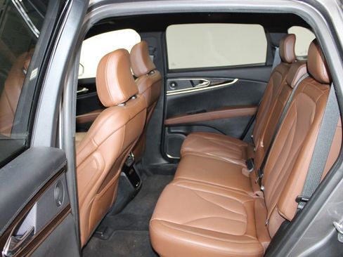 Used 2022 Lincoln Nautilus Reserve w/ Equipment Group 201A image 26