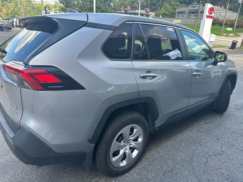 Used 2023 Toyota RAV4 LE AWD/4WD image 8