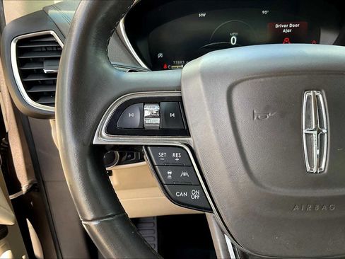 Used 2019 Lincoln Nautilus Reserve image 21