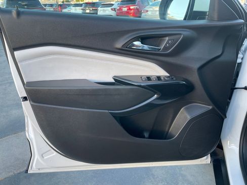 Used 2025 Chevrolet Trax LT image 18