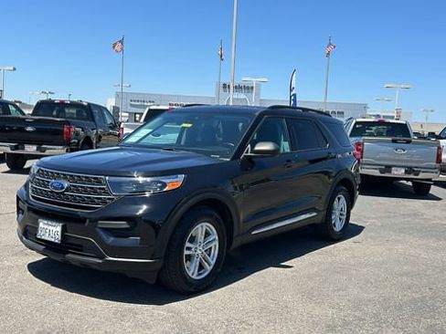 Certified 2022 Ford Explorer XLT RWD image 8