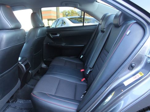 Used 2016 Toyota Camry SE image 22