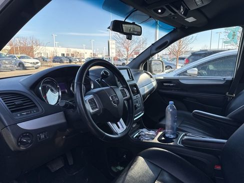 Used 2017 Dodge Grand Caravan GT image 6