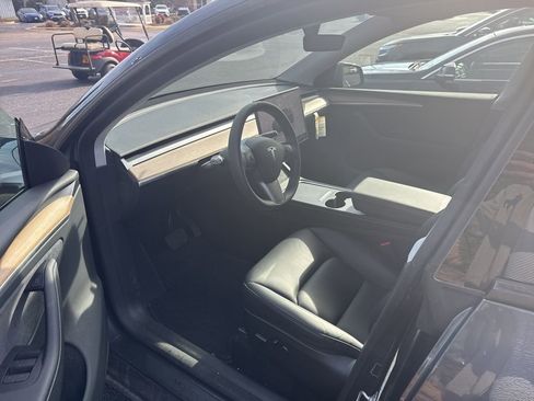 Used 2024 Tesla Model Y Long Range image 9