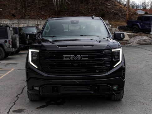 Used 2022 GMC Sierra 1500 Elevation w/ Elevation Premium Package image 2