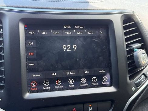 Used 2022 Jeep Cherokee Latitude w/ Sun & Sound Group AWD/4WD image 18