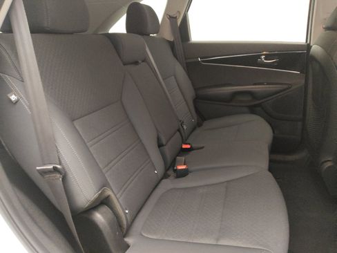 Used 2020 Kia Sorento LX image 19