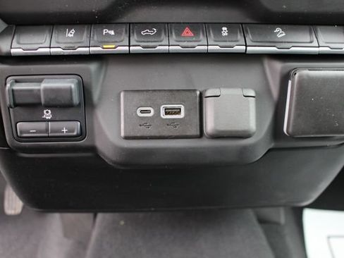 Used 2024 Chevrolet Silverado 2500 Custom w/ Custom Value Package image 30