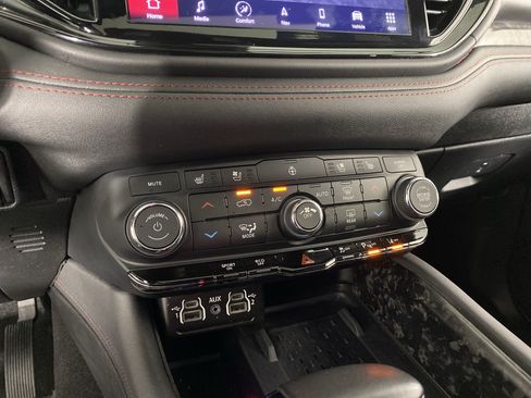 Used 2025 Dodge Durango R/T AWD/4WD image 31